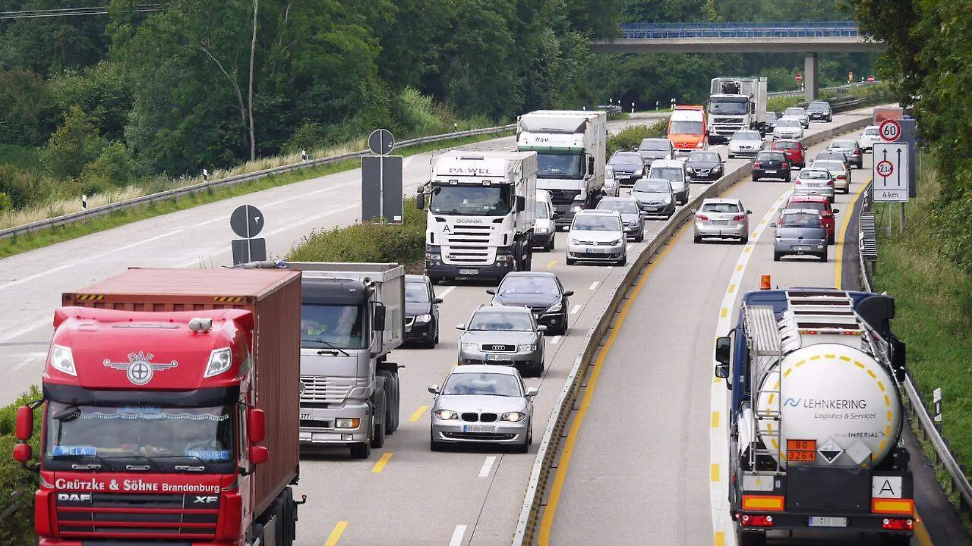 Transportistas y otros trabajadores que necesitan la licencia federal deben trasladarse a otros estados